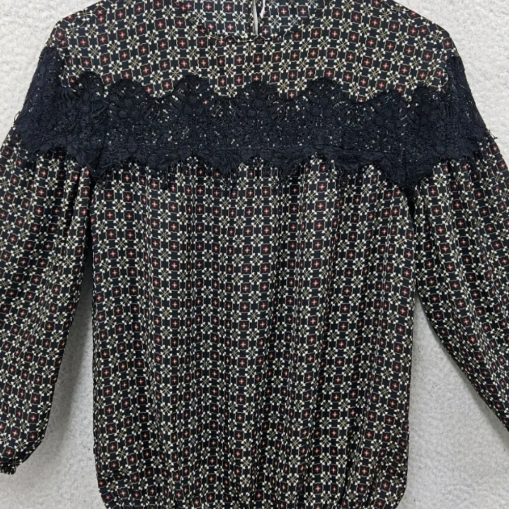 Max Studio Elegant Black and Red Patterned Women's Top
